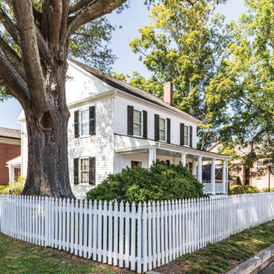 Traditional vs Modern Fencing