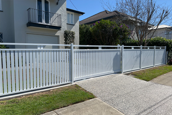 Traditional vs Modern Fencing