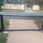 LEVEL TOP SLIDING GATE