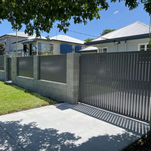 Vertical slat automatic sliding gate