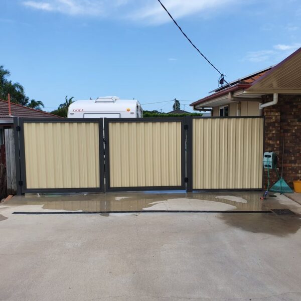 FIXED FRAME DOUBLE GATE