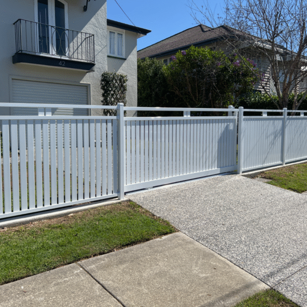 Hamptons sliding gate