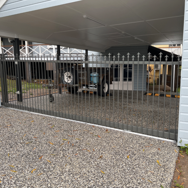 Automatic spear top aluminium sliding gate