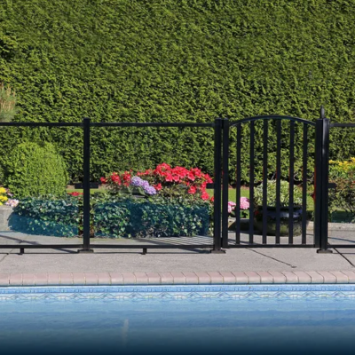 Smart Pool Fence Design That Complements Your Outdoor Space