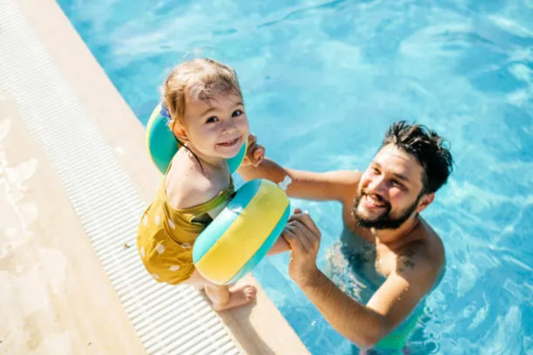 Smart Pool Fence Design That Complements Your Outdoor Space