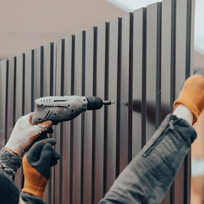 Slat Fencing vs Solid Panel Fencing: Finding the Right Balance of Privacy and Style