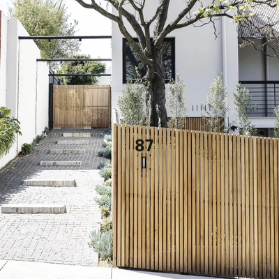 Slat Fencing vs Solid Panel Fencing: Finding the Right Balance of Privacy and Style