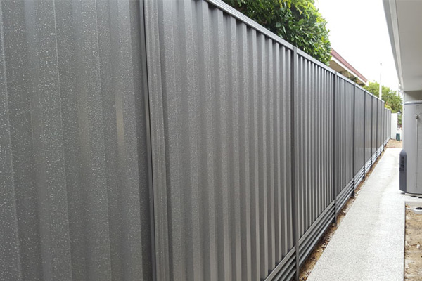 What Causes Some Colorbond Fences to Fade Faster Than Others