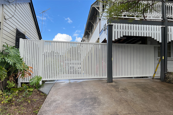 Vertical vs Horizontal Slat Fencing