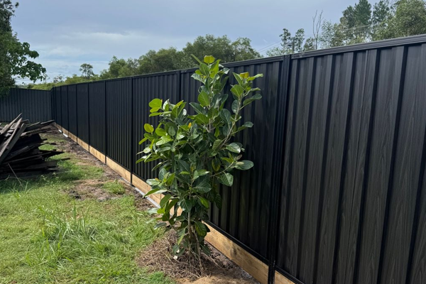 Timber-Look Fence vs Colorbond: Which Suits Your Home?