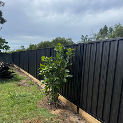Timber-Look Fence vs Colorbond - Timber-look fence