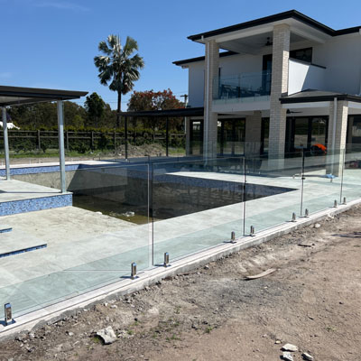 Glass vs Aluminium Pool Fencing - Glass pool fencing