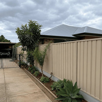 Who Pays for a Dividing Fence in Queensland - Neighbour fence